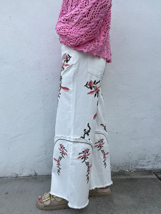 Embroidered Bloom Denim Jeans - WHITE