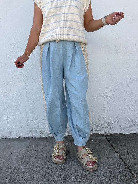 Petal Pockets Pleated Chambray Pants
