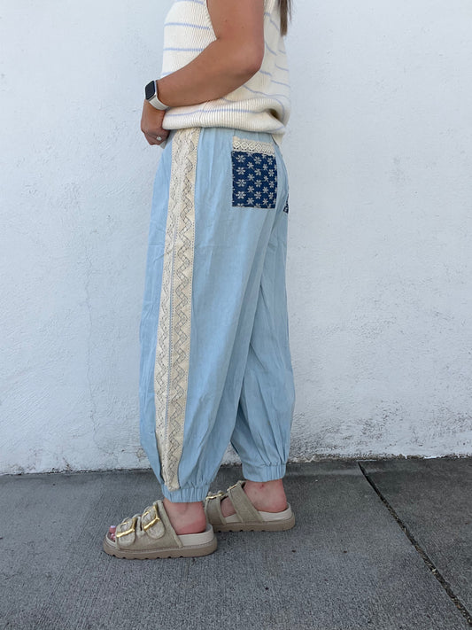 Petal Pockets Pleated Chambray Pants